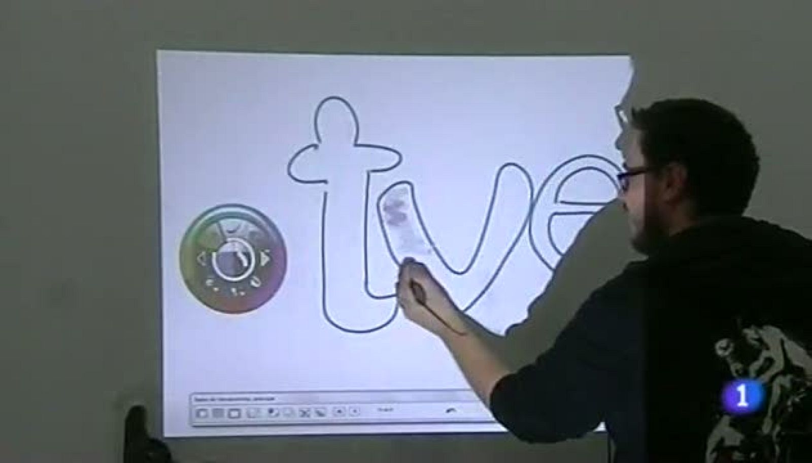 El éxito de las tiendas on line pasa por tener lo último en el mercado. Huesca acoge la octava Feria de Tiendas Virtuales.Aragón tendrá 185 centros bilingües el próximo curso, cien más que este año. Educación lo atribuye a la implantación del nuevo sistema.Caja3 anuncia el cierre de  55 oficinas fuera de Aragón. Los sindicatos piden conocer los criterios en los que se basa el proceso.