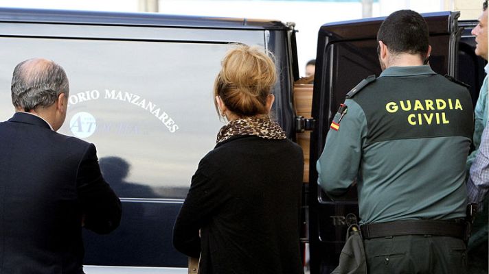 Telediario 1 - Un hombre mata a sus dos hijos y su suegra en Manzanares y se suicida