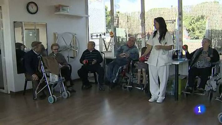 Telediario 1 - Campaña para apadrinar a un abuelo