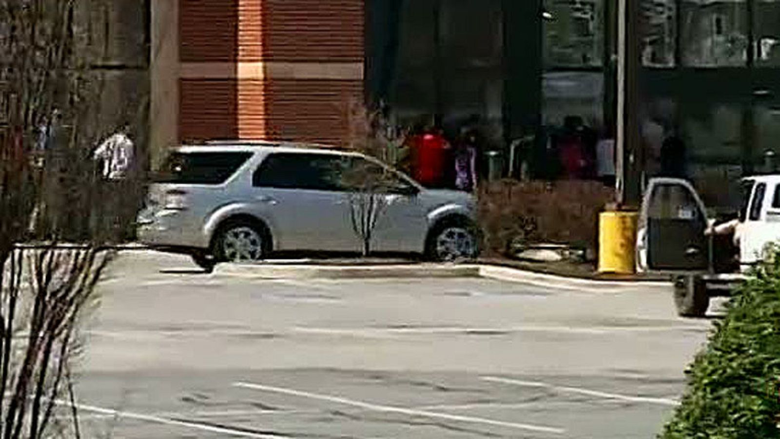 Heridas dos mujeres en un tiroteo en un centro universitario de Virginia