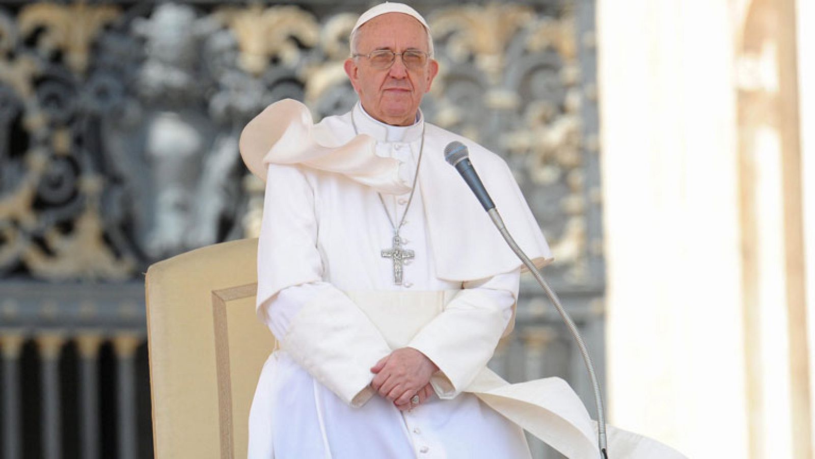 El papa nombra un consejo consultivo para que le aconsejen y revisen la Curia