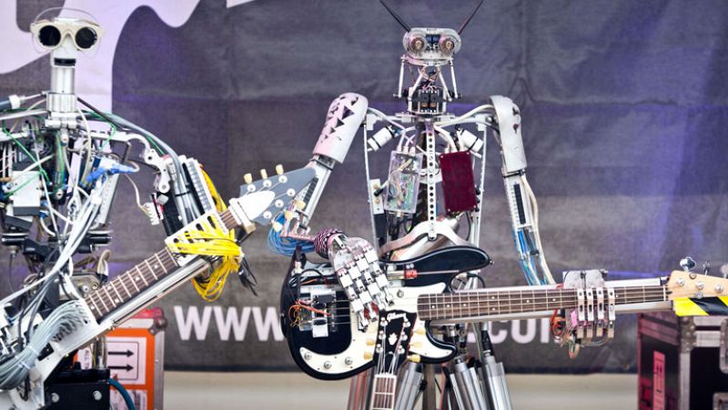 Vemos a la primera banda de robots rockeros 