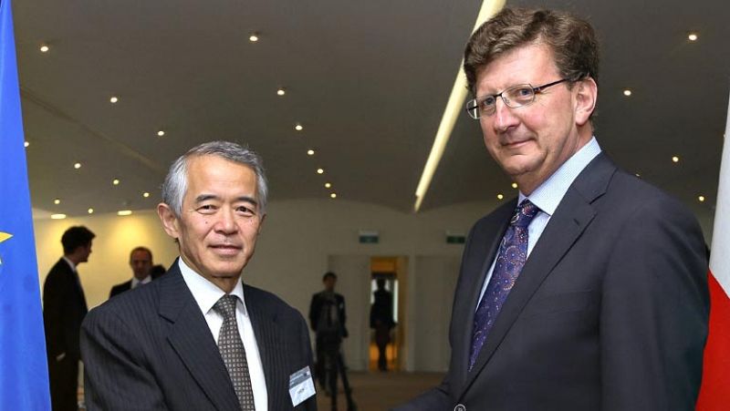 La UE y Japón celebran la primera ronda de negociaciones para lograr un tratado de libre comercio