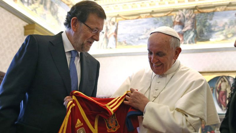 El papa Francisco recibe a Rajoy con el que charla en privado durante 24 minutos