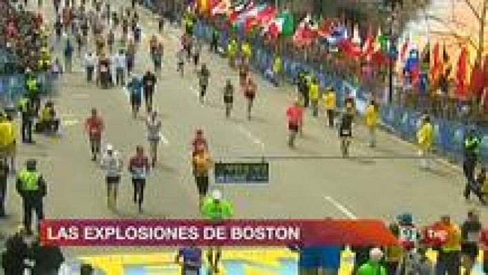 El momento de una de las dos explosiones de Boston