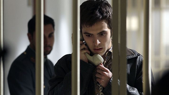 Cuéntame cómo pasó - Cuando la policía entra por la puerta, la amistad salta...