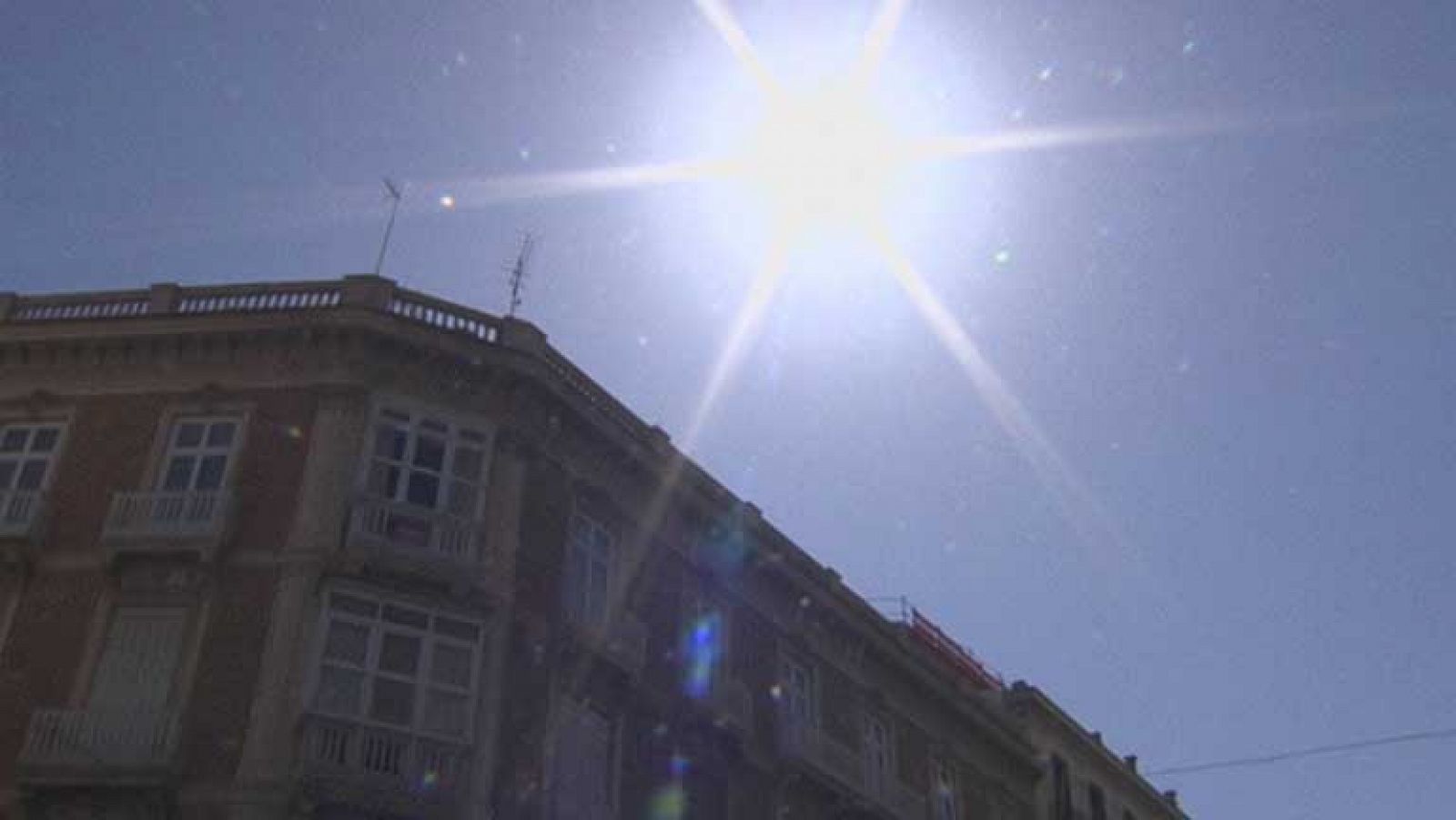 Temperaturas en ascenso y viento fuerte en el Estrecho y  Canarias