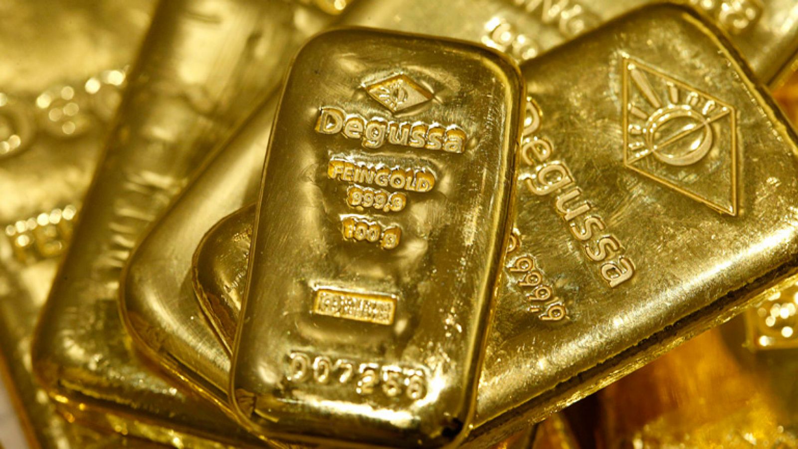 Telediario 1: El oro acumula en 2013 una caída cercana al 20% | RTVE Play