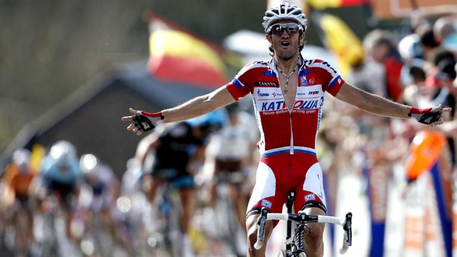 El español Daniel Moreno, del Katusha, se impuso hoy en la 77 edición de la Flecha Valona de ciclismo, disputada entre las localidades belgas de Binche y Huy sobre 205 kilómetros.   A pocos metros de la meta, Dani Moreno superó al colombiano Carlos B