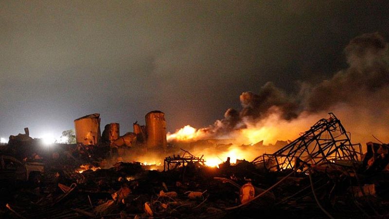 Una explosión en una fábrica en Texas deja muertos y centenares de heridos