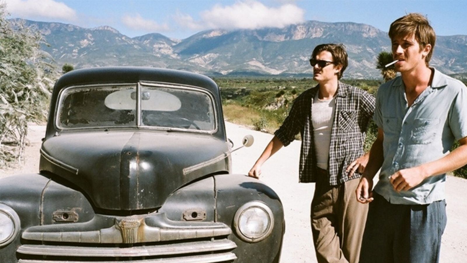  En el Camino, la película de Walter Salles basada en la novela de Jack Kerouac, cumbre de la generación beat, llegará a las pantallas españolas en enero de 2012 el 19 de abril de 2013. Está prtagonizada por  Garrett Hedlund, Sam Riley, Kristen Dunst y Viggo Mortensen.