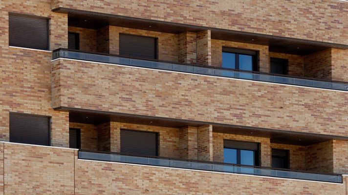 La tarde en 24h - España tenía 3,4 millones de viviendas vacías en noviembre de 2011, el 13,7% del total