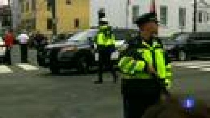 Telediario 1 - Los vecinos de Watertown abandonan sus hogares para el registro policial