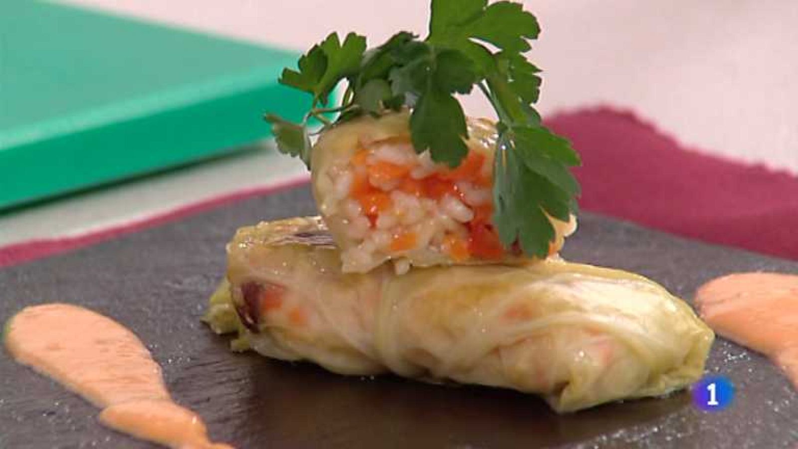 Cocina con Sergio - Delicias de col rellenas de arroz con salchichas - Ver ahora