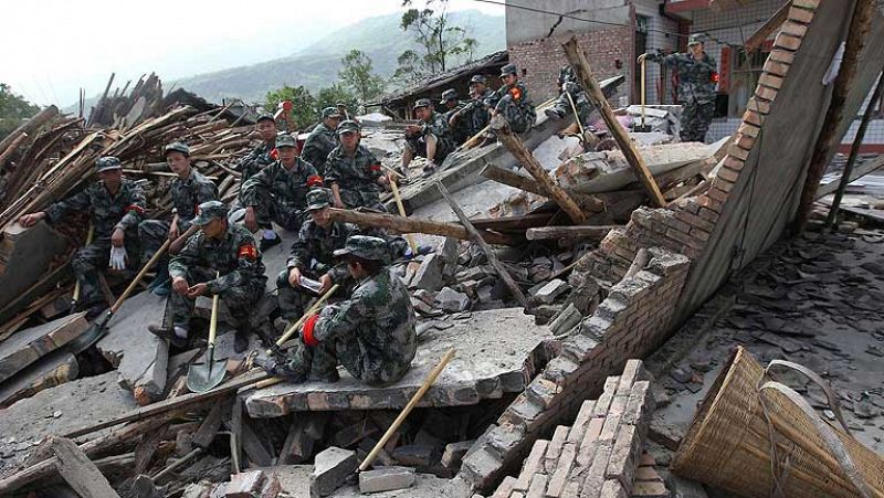 Más de un centenar de muertos en un seísmo de magnitud 7 en el centro de China 