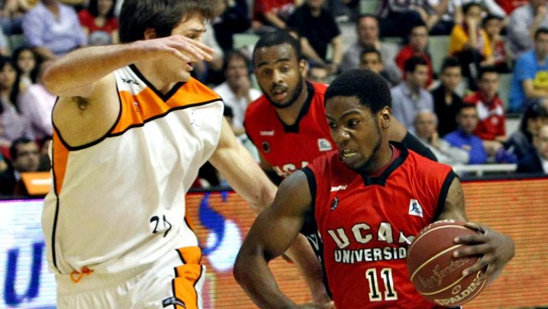El UCAM Murcia dio un paso de gigante en su lucha por la permanencia al vencer a un rival directo, el Mad-Croc Fuenlabrada, por 87-79. Tillie, Antelo y Ragland, los mejores del equipo.