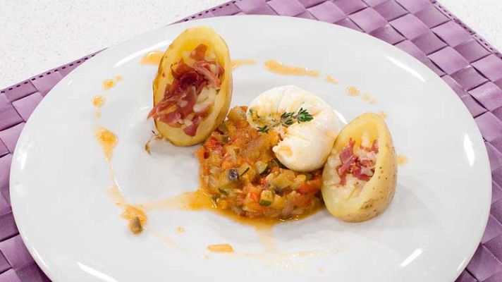 RTVE Cocina - Huevos escalfados con pisto a la me