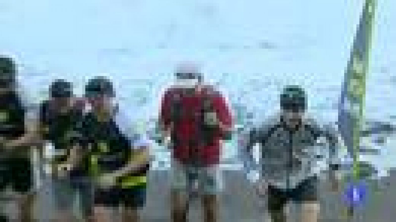 Una subida al pico mas alto de España, el Teide, hecha carrera. Para que el reto tuviese mas dificultad el campeón del mundo de carreras de montaña Agustí Roc empezó al nivel del mar, en la playa de El Socorro. Tuvo que superar 3.718 metros de desniv