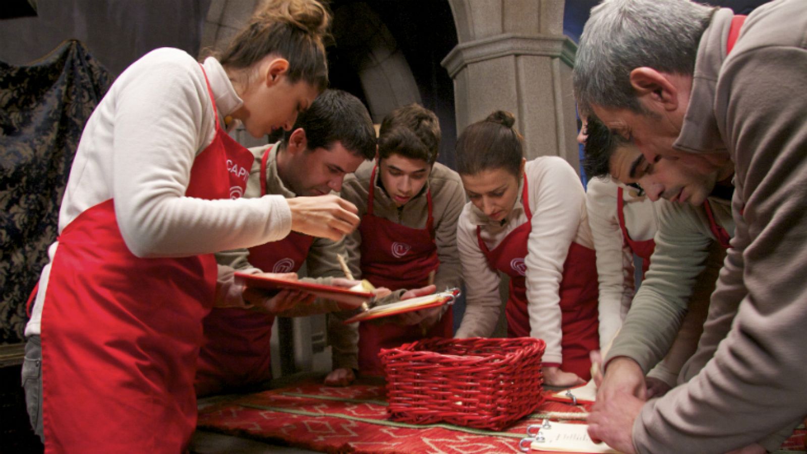 MasterChef - Los aspirantes de MasterChef cocinan para Isabel, la reina de Castilla