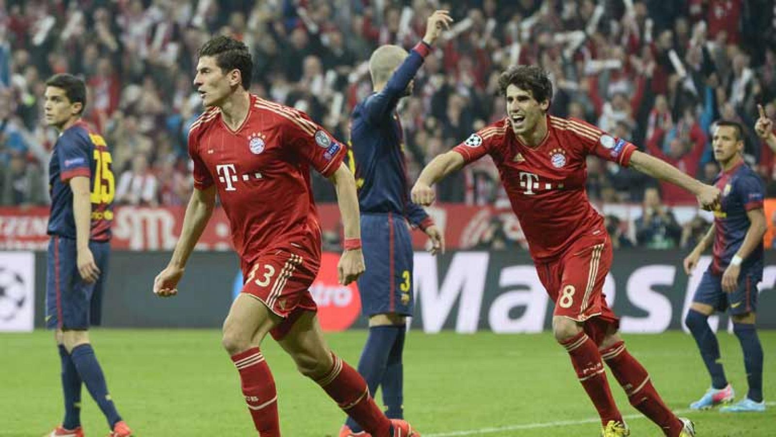 El delantero del Bayern de Múnich Mario Gómez ha marcado el segundo gol de su equipo ante el Barça en el minuto 50 de juego, tras un pase de Müller. 