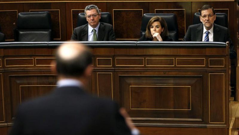 Rajoy dice que el paro subió hasta marzo menos que otros años y Rubalcaba le pide medidas para crecer