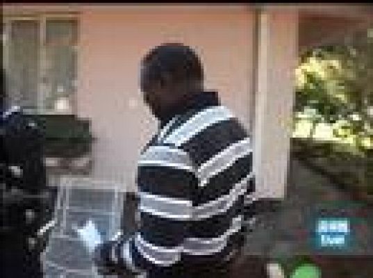  - El líder opositor de Zimbabue se va