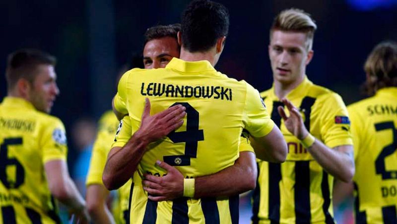 El delantero polaco del Borussia Dortmund Lewandowski ha adelantado a su equipo ante el Real Madrid en el minuto 9 de juego. 