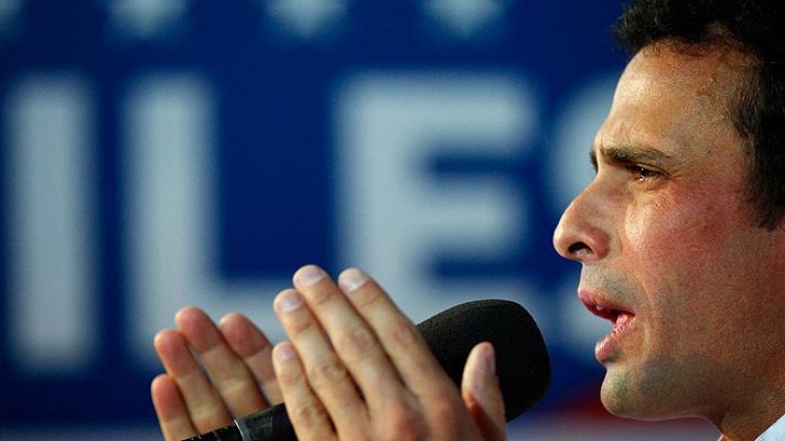 Telediario 1 - Capriles acusa de robar elecciones