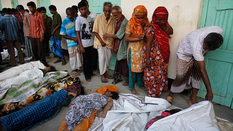 El derrumbe de Bangladesh vuelve a exponer las condiciones de los trabajadores textiles