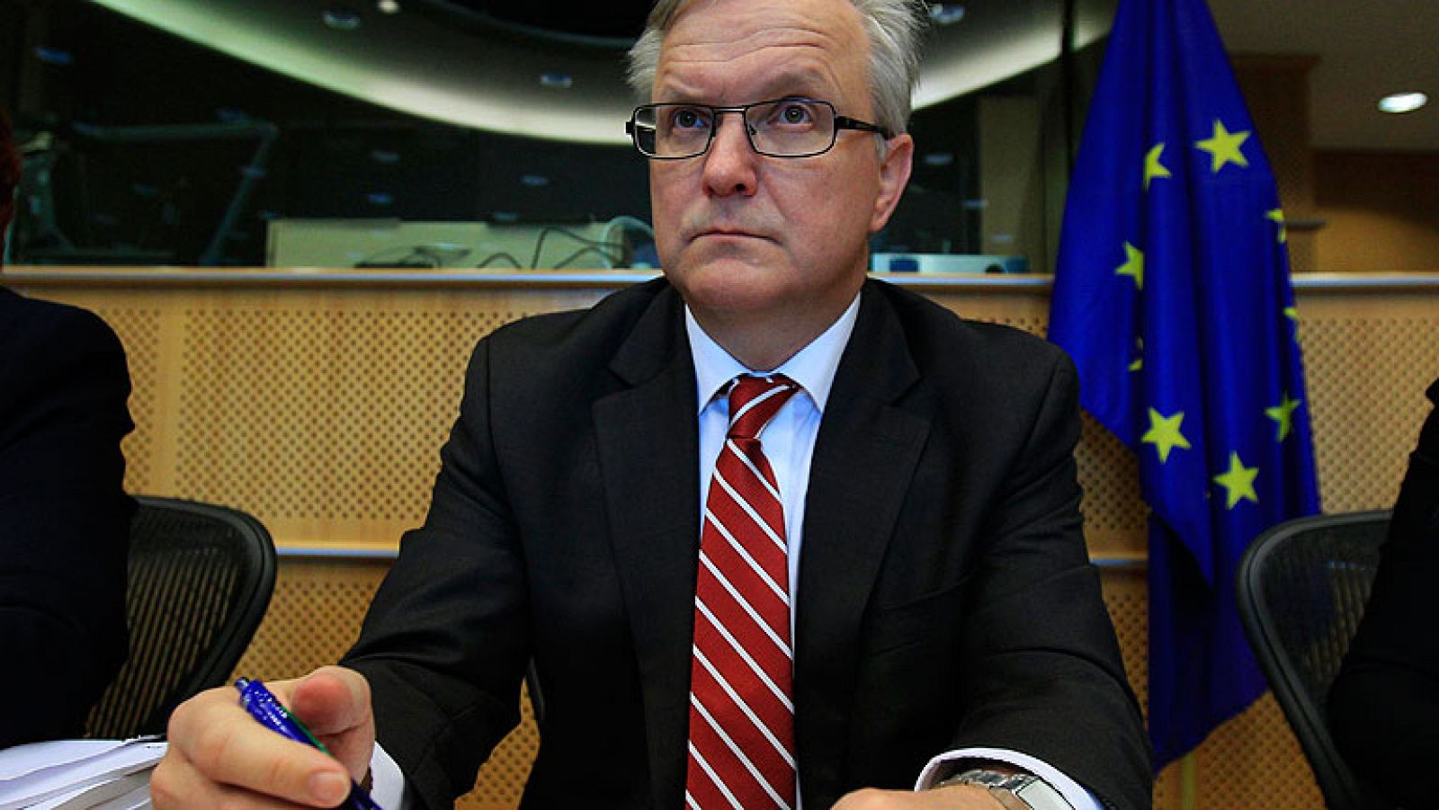 Rehn espera de España medidas y reformas "amplias y concretas" para frenar el paro