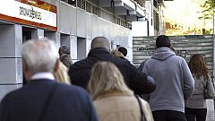 El paro baja en la construcción y crece en los servicios
