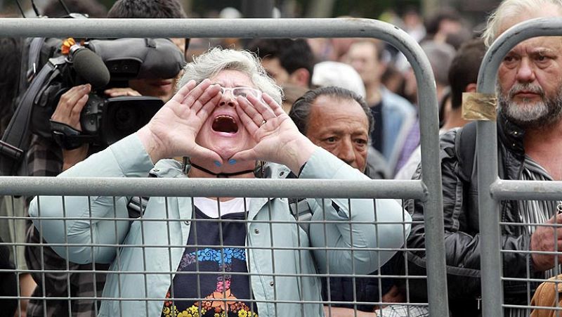 Un millar de personas se concentra ante un Congreso blindado para su "asedio"