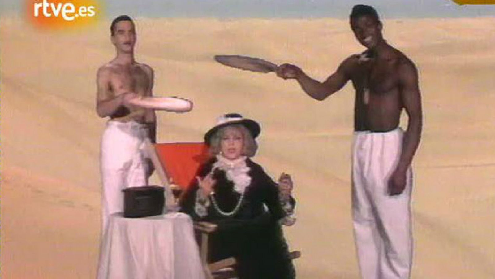 Sara Montiel canta en Canarias en un 'Sara y punto' (1990)