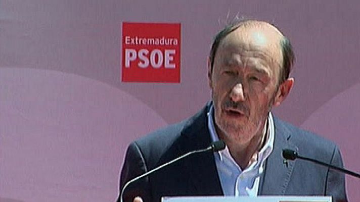 Rubalcaba acusa a Rajoy de "no saber qué hacer con España"