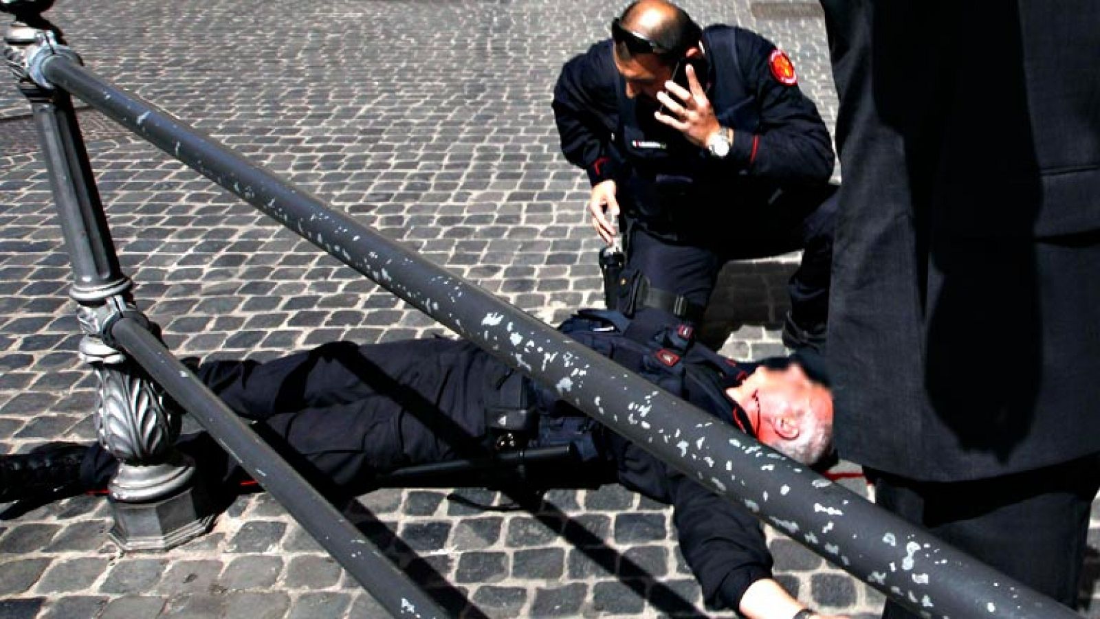 Dos policías heridos por varios disparos ante la sede del Ejecutivo italiano - Informativo 24h | Ver