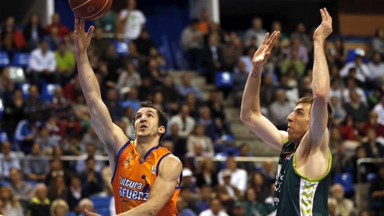 Baloncesto en RTVE: Unicaja Málaga 79-73 Valencia Basket | RTVE Play