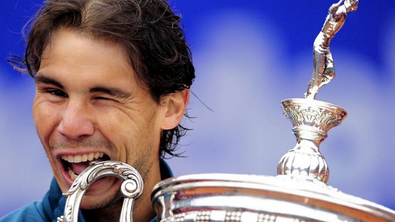 Rafa Nadal ha derrotado por 6-4 y 6-3 a Nico Almagro y se ha apuntado su octavo título del Torneo Conde de Godó de Barcelona.