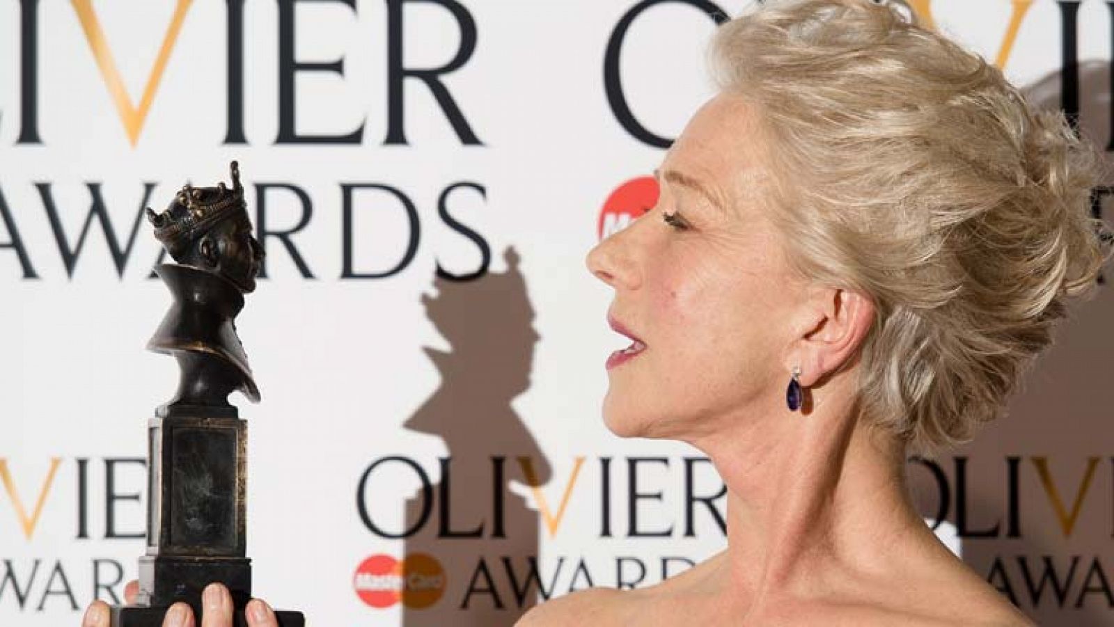 Helen Mirren triunfa como "mejor actriz" en los premios Olivier de teatro