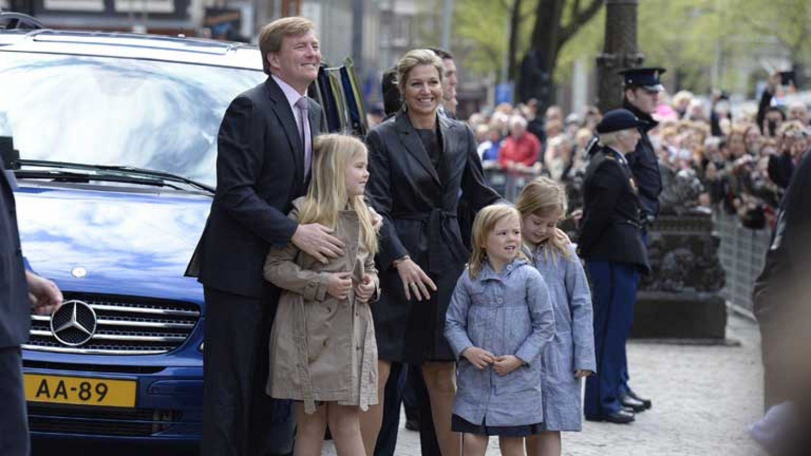 Telediario 1: La capital holandesa espera la llegada de los miembros de las casas reales y jefes de Estado | RTVE Play