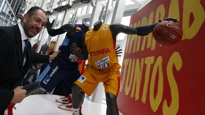 La selección de baloncesto presenta su nueva equipación