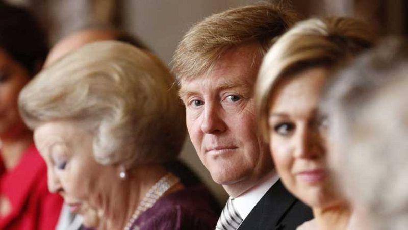 Primer rey investido en el siglo XXI