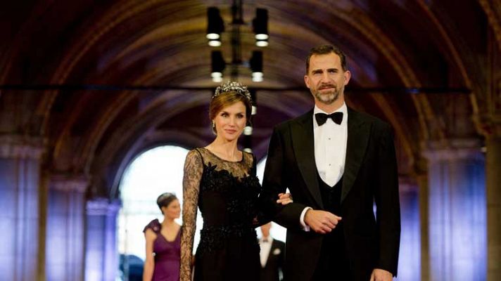 Telediario 1 - Representación de casas reales