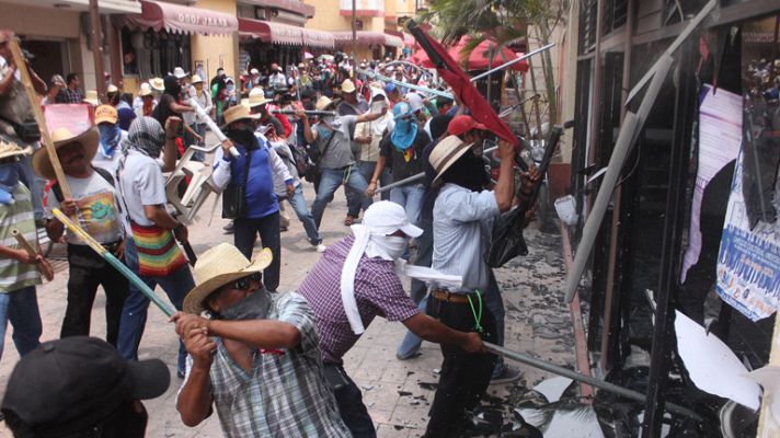 Miles de maestros protestan en México contra la reforma educativa del Gobierno