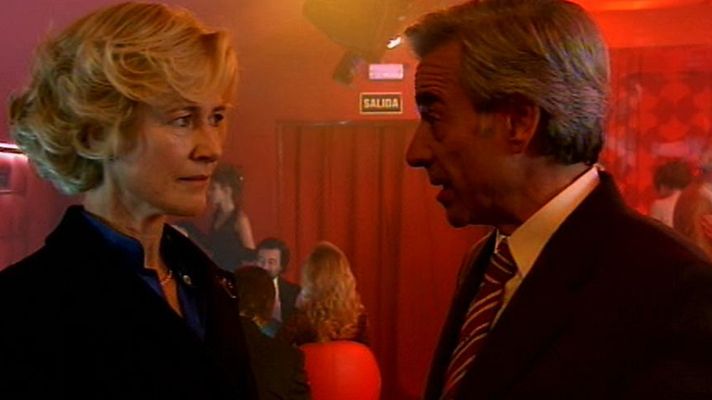 Cuéntame cómo pasó - Mercedes en el puticlub de Antonio