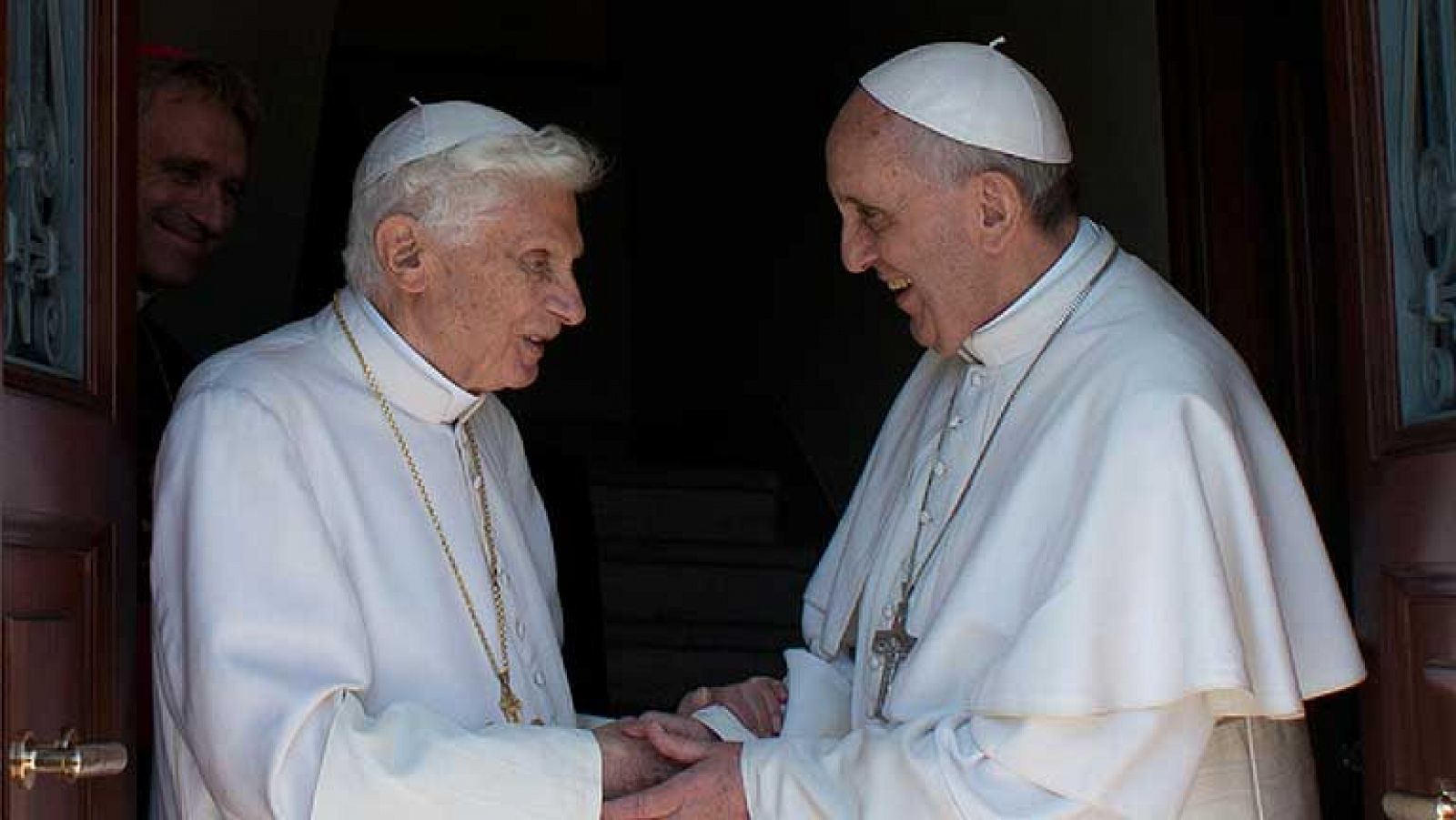 Telediario 1: El papa emérito Benedicto XVI regresa al Vaticano para instalarse en el monasterio Mater Ecclesiae | RTVE Play
