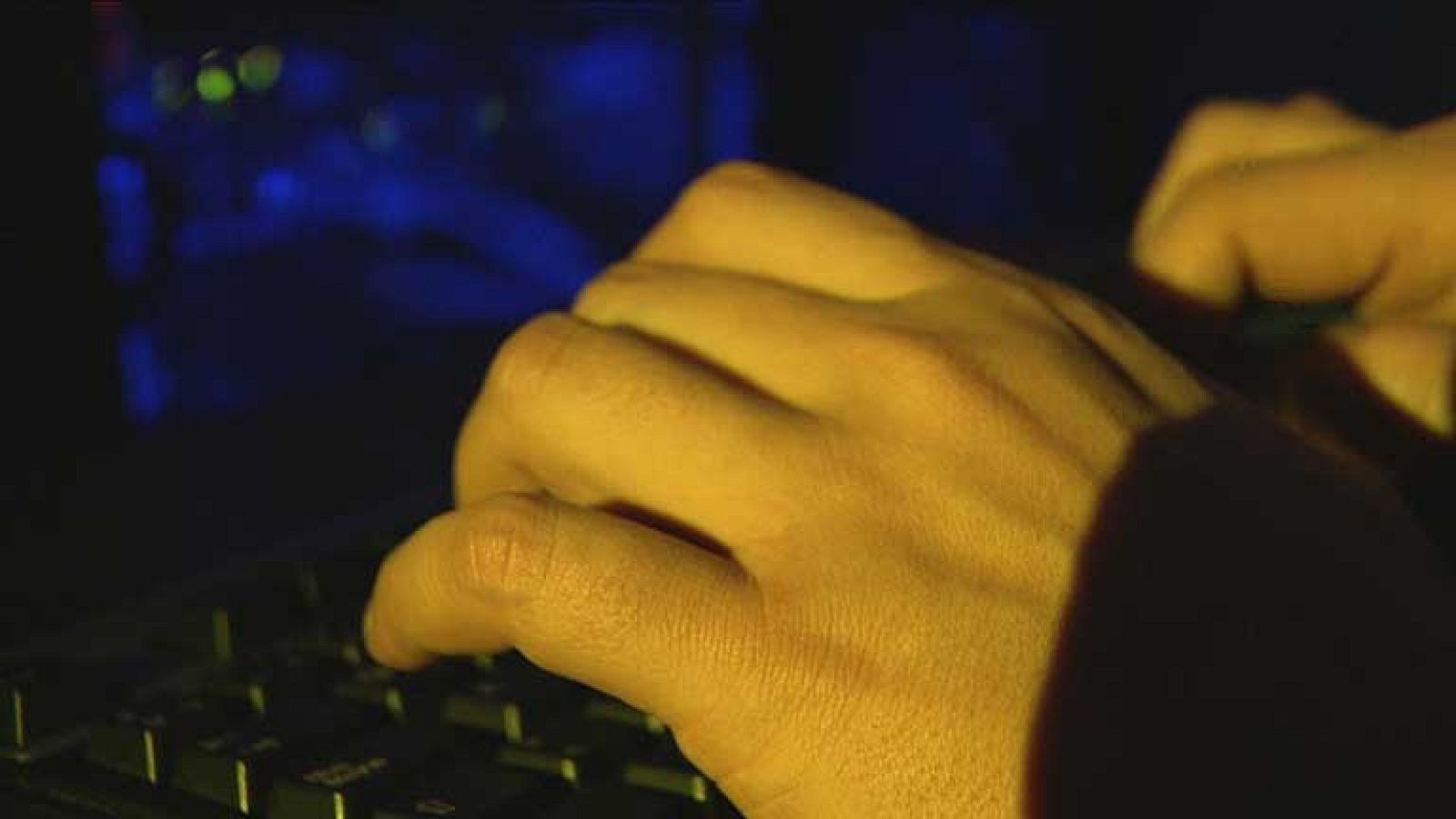 Detenido por grabar imágenes íntimas de sus vecinos pirateando su wifi