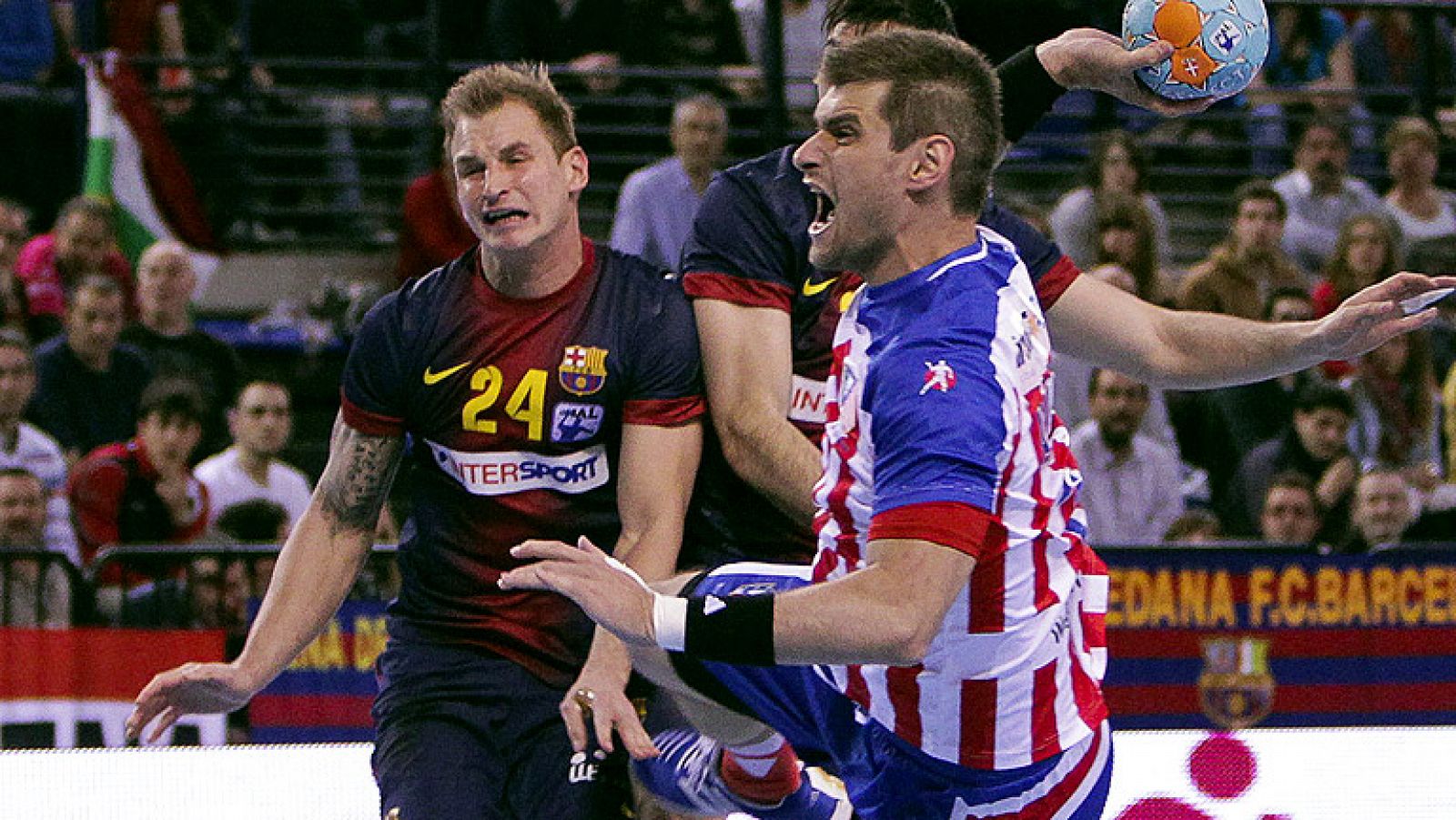 El Atlético de Madrid ha alcanzado la final de la Copa del rey de balonmano al derrotar al Barça Intersport por 28-31 en la primera semifinal del torneo.