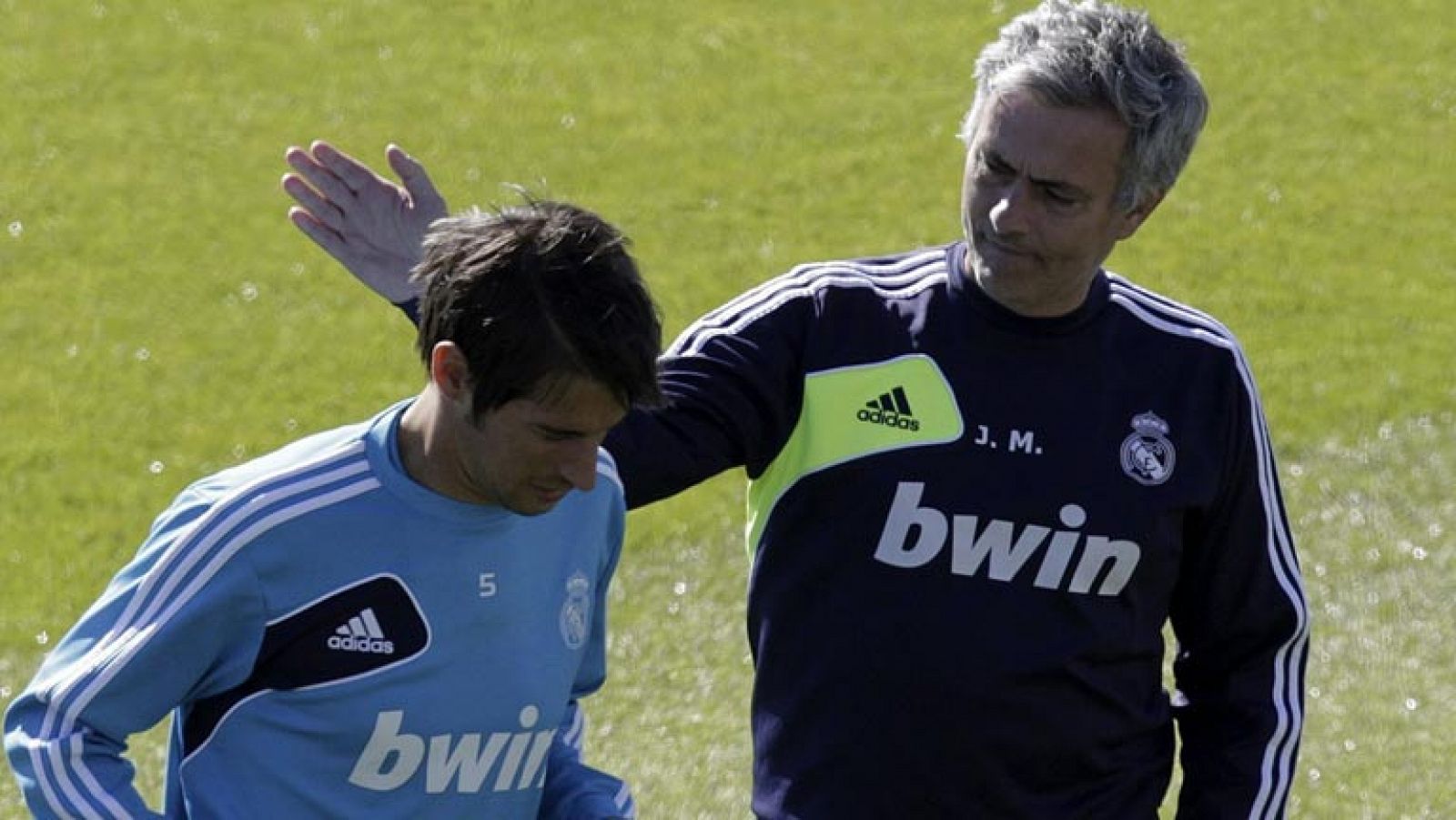 Telediario 1: Mourinho vuelve a pasar un nuevo examen del Bernabéu | RTVE Play