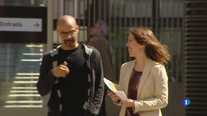 L'Informatiu - El premi Pulitzer de Narrativa 2008 parla per l'Informatiu Cap de Setmana