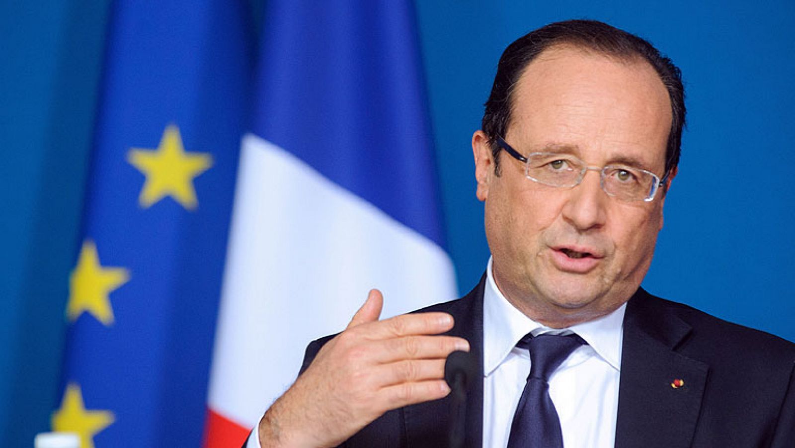 El presidente de Francia, François Hollande, cumple este lunes su primer año de mandato al frente del Elíseo diezmado por la crisis económica y por un nivel de impopularidad que ha caído a mínimos históricos.